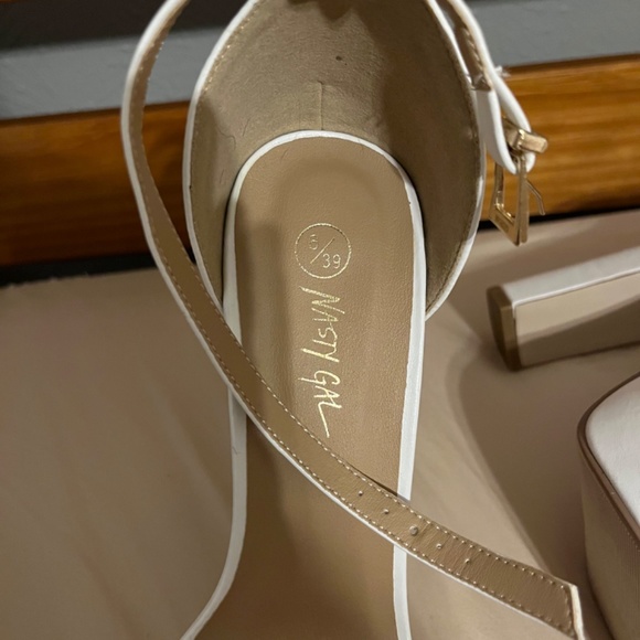 White ankle strap block heels - Picture 3 of 3